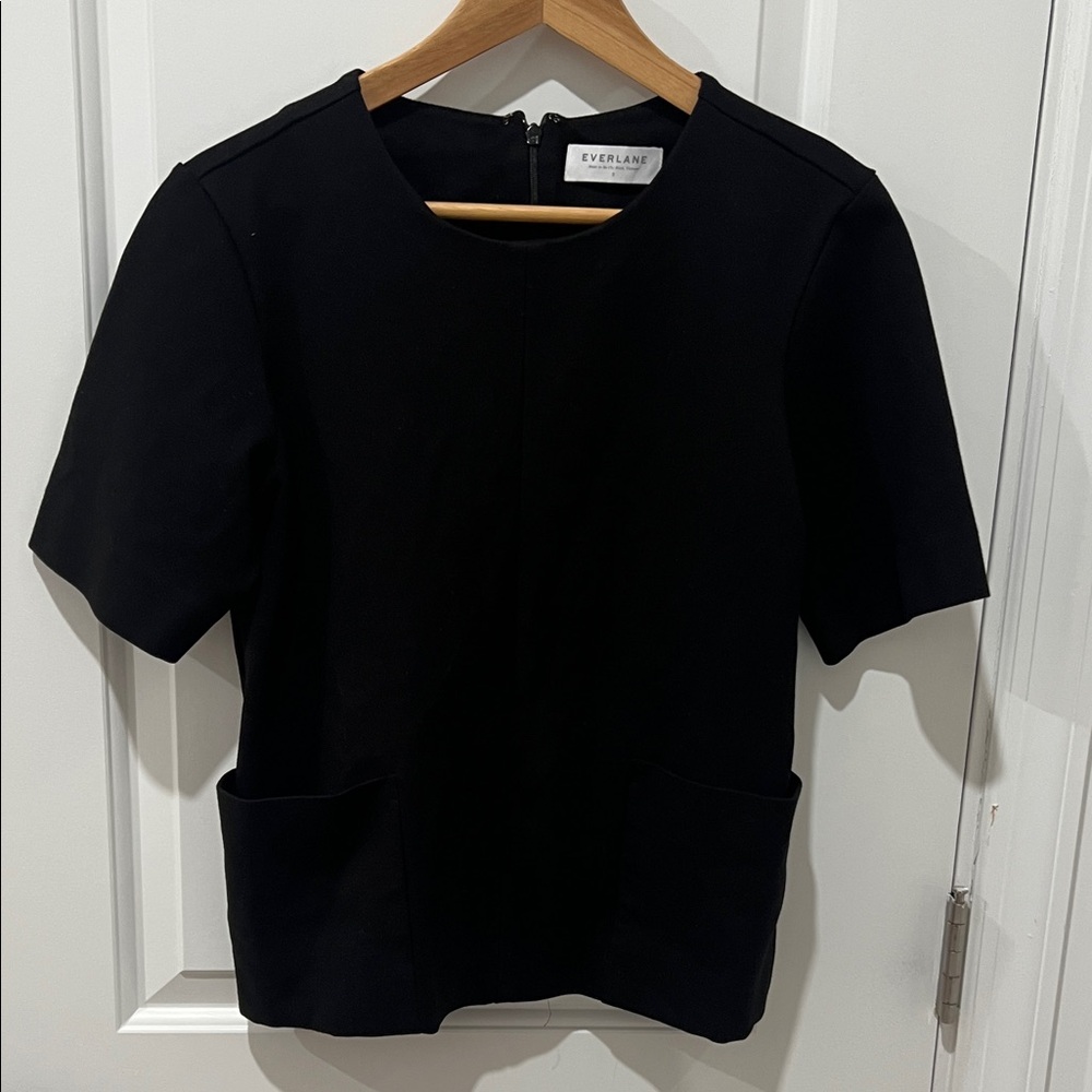 Everlane Women's Black Pointe Short Sleeve Blouse with Front Pockets, Size Small
